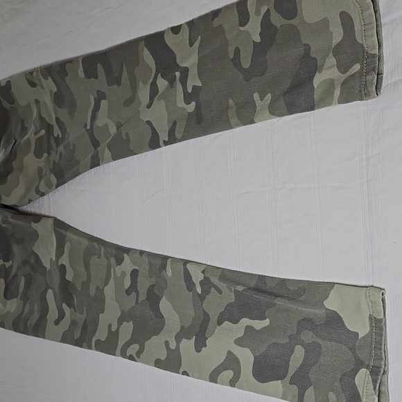 Seven 7 High High Rise Skinny Camouflage Jeans - Size 4 (Wiaist 26 inches) - Picture 12 of 13